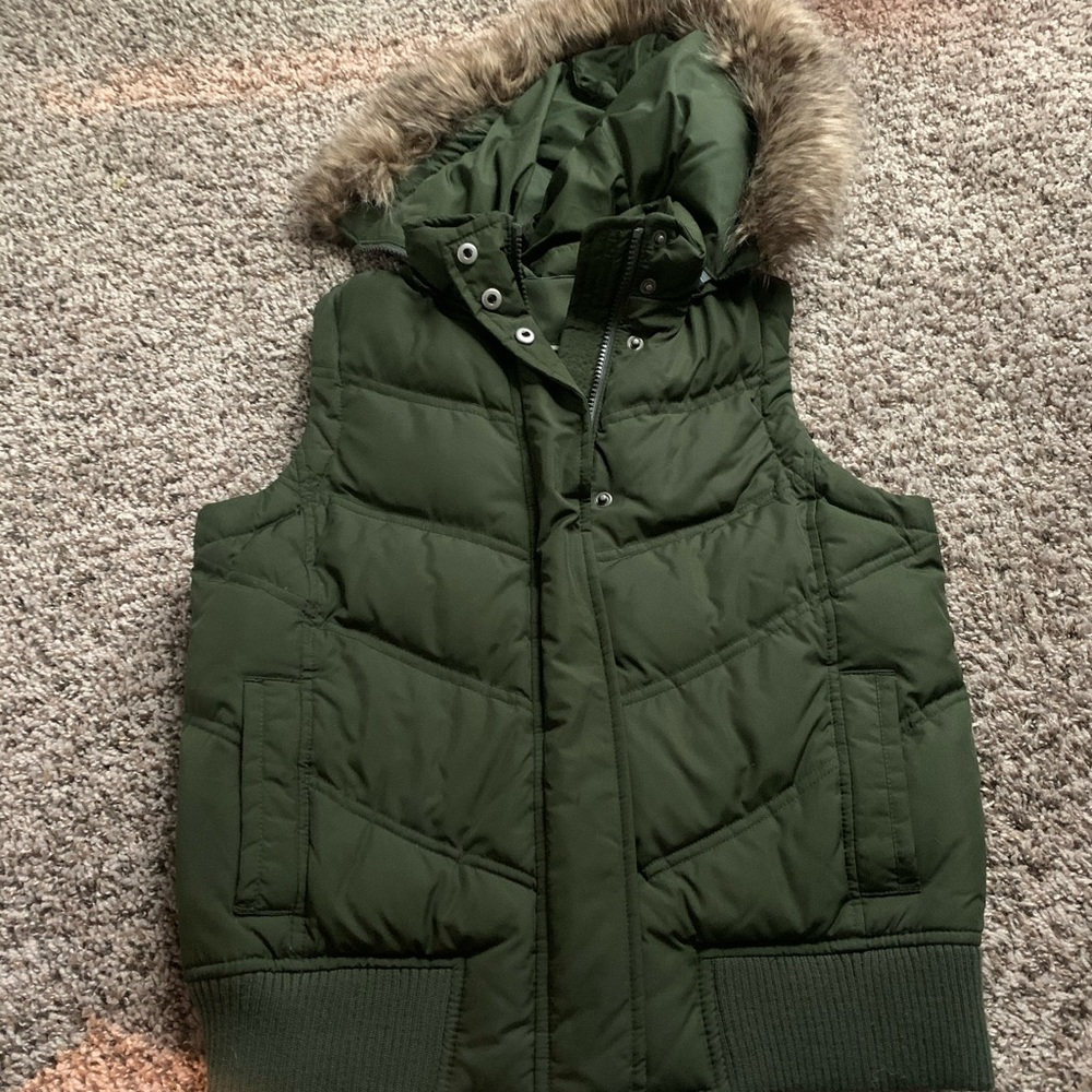 A sleevless snow jacket